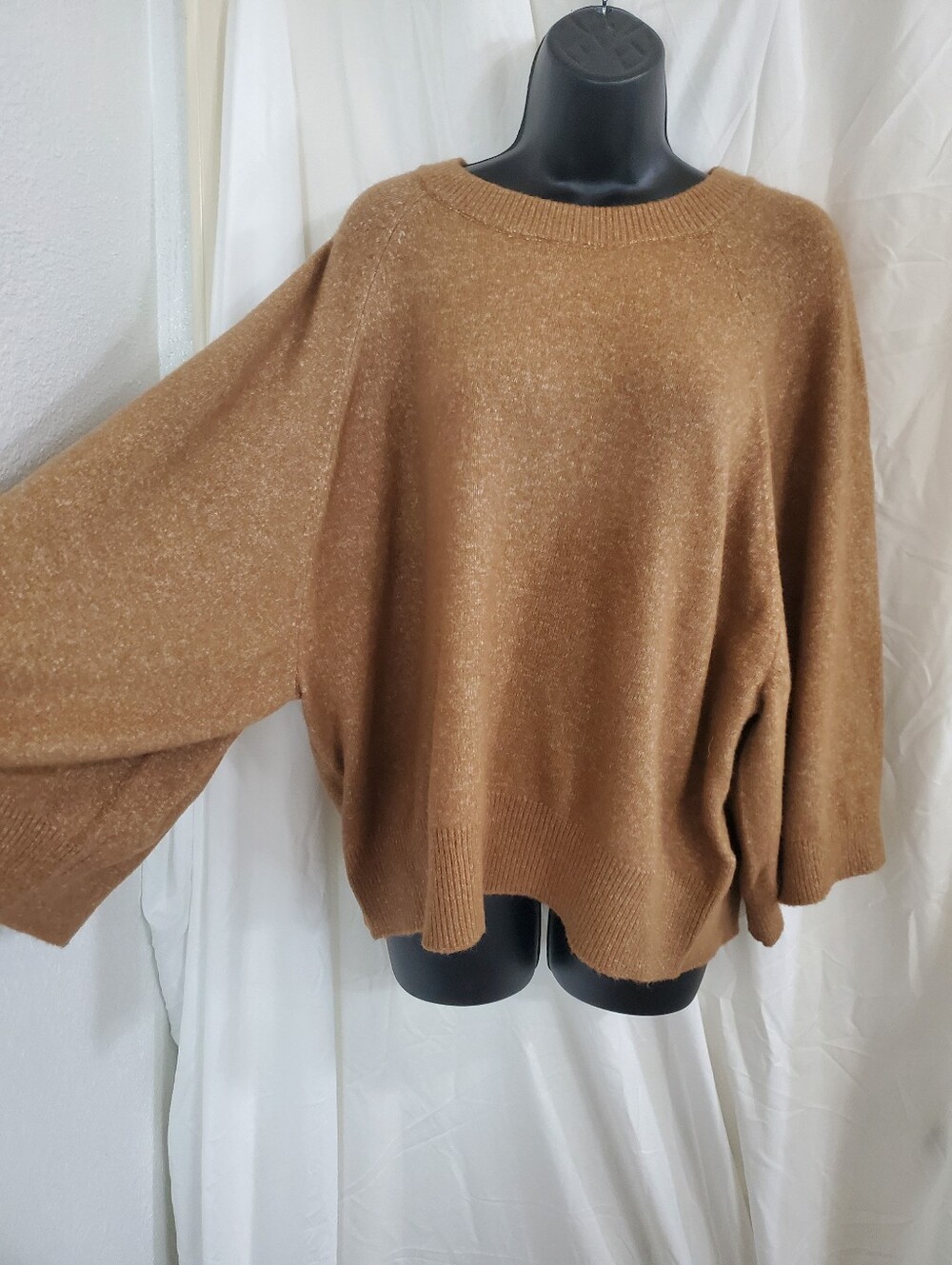 Jessica Simpson tan light brown short wide bell sleeve fuzzy sweater size XL new